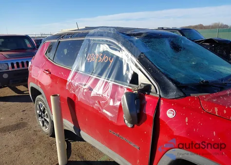 2018 Jeep Compass Trailhawk 4X4 из США, поврежденный, VIN 3C4NJDDB5JT210331